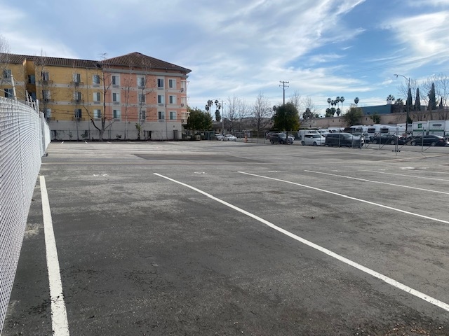 Commercial bobtail truck parking near 101/880 Milpitas / San Jose